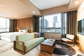 Premium bedding, down comforters, minibar, in-room safe - Home Hotel (Taipei)