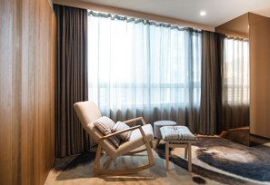 Executive Suite, 1 Bedroom, Allergy Friendly, City View | Living area - Home Hotel (Taipei)