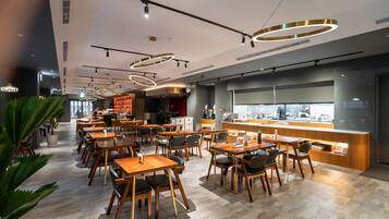 Bữa sáng buffet hàng ngày (399 TWD/mỗi người)