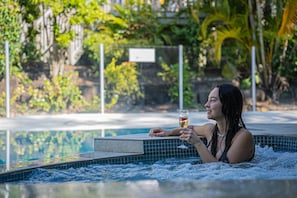Hot stone massages, deep-tissue massages, Swedish massages - Noosa Outrigger Beach Resort (Noosaville)