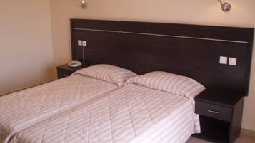 Chambre Standard | Coffres-forts dans les chambres, Wi-Fi gratuit, draps fournis