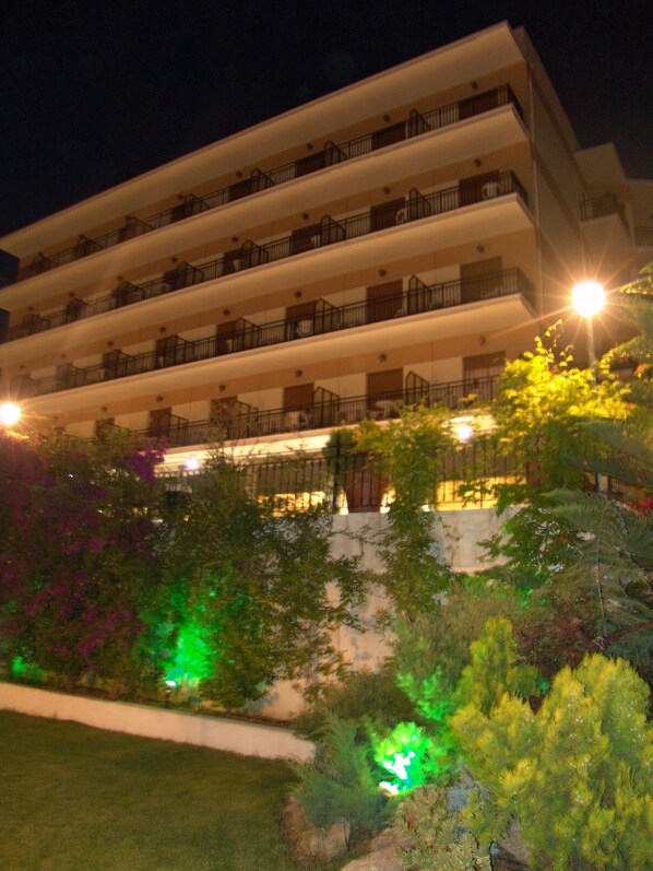 A multi-story hotel with balconies on each floor.