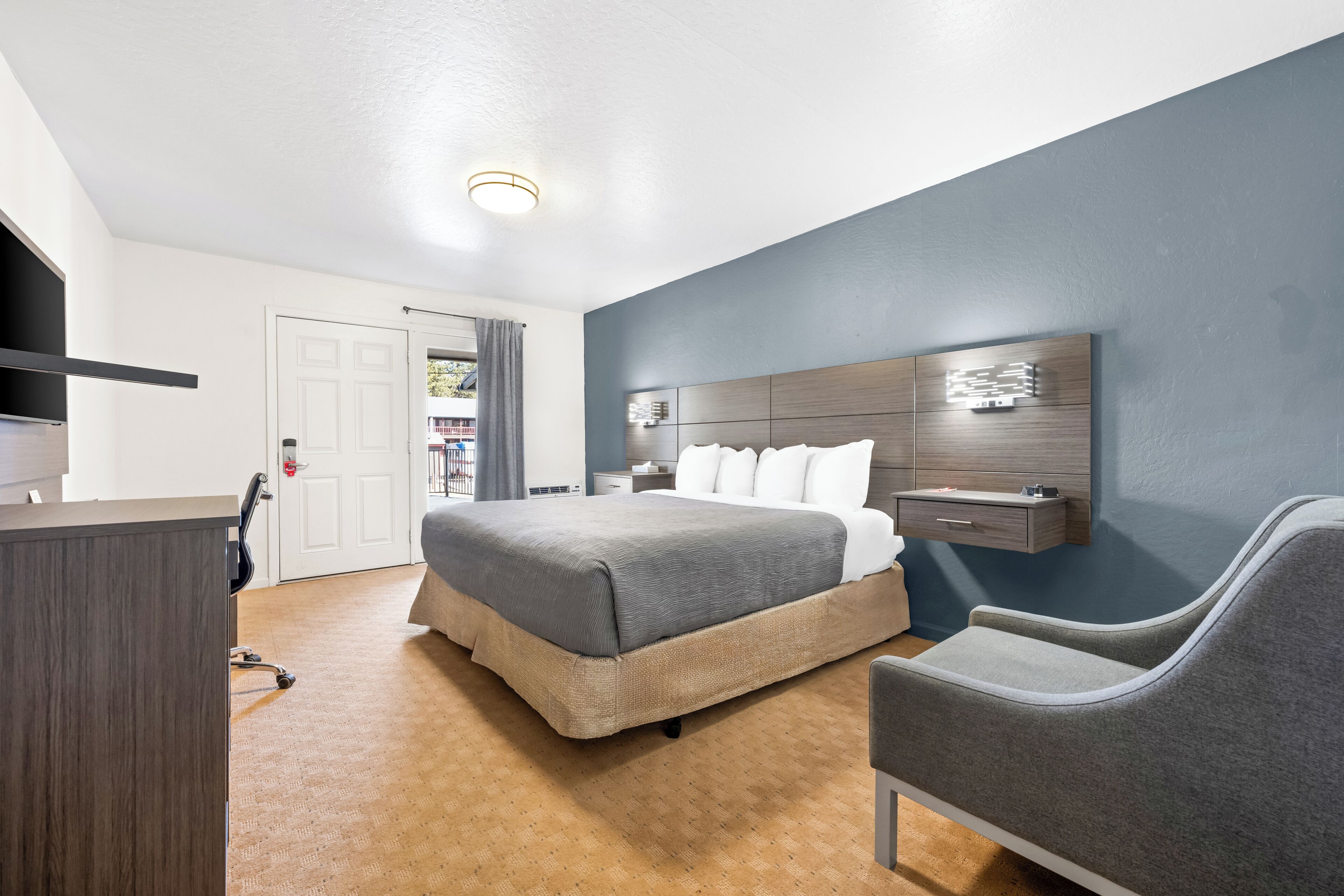 Room, 1 King Bed, Non Smoking | Blackout curtains, iron/ironing board, bed sheets