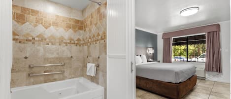 Suite, 1 King Bed, Non Smoking, Kitchenette