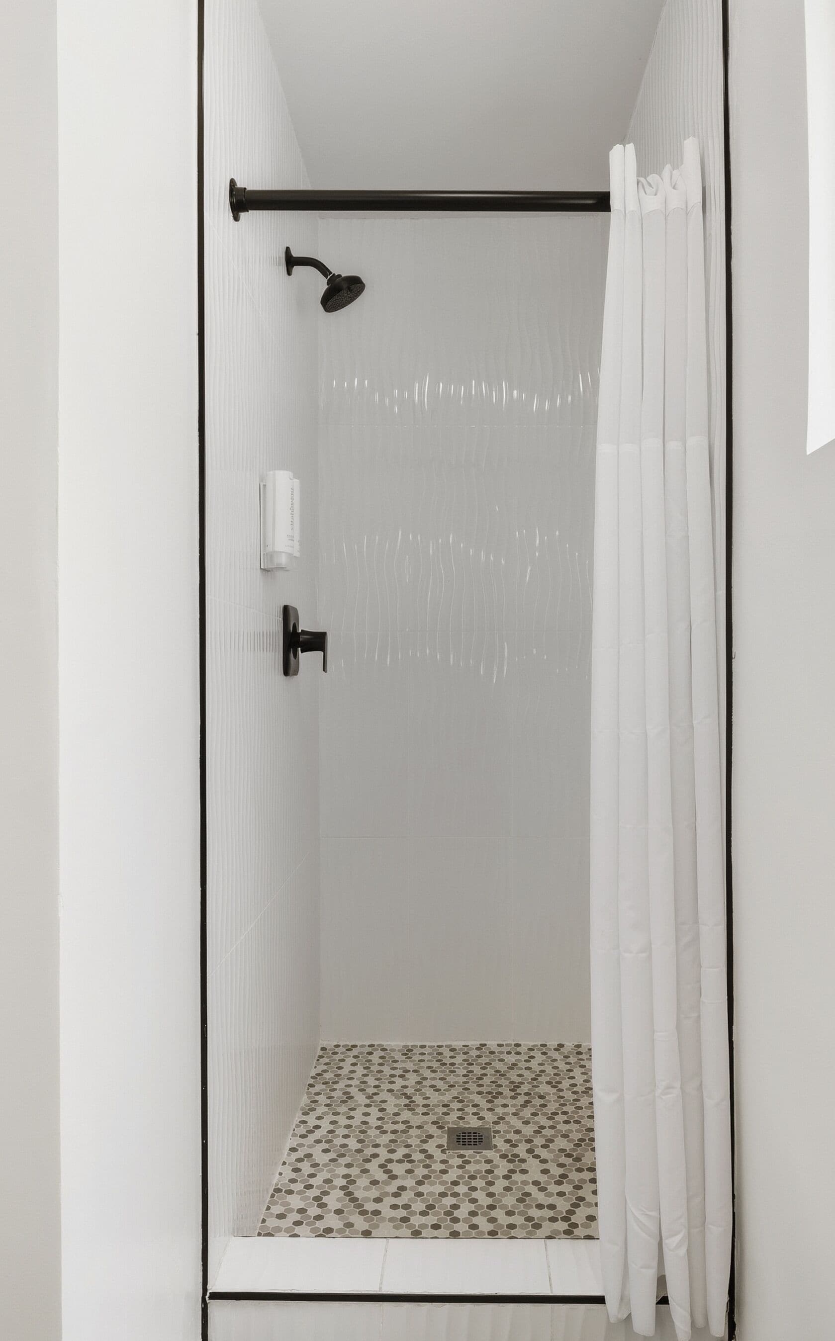 Habitación, 1 cama King size, para no fumadores | Baño | Regadera, amenidades de baño gratuitas, secadora de cabello, toallas 