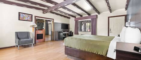 Efficiency, Suite, 1 cama de matrimonio grande, no fumadores | Cortinas opacas, tabla de planchar con plancha, ropa de cama