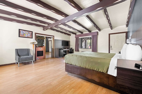 Efficiency, Suite, 1 King Bed, Non Smoking - Econo Lodge Inn & Suites Heavenly Village Area (South Lake Tahoe)