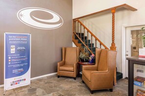 Lobby - Econo Lodge Inn & Suites Heavenly Village Area (South Lake Tahoe)