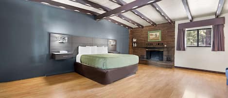 Efficiency, Suite, 1 King Bed, Non Smoking | Blackout drapes, iron/ironing board, bed sheets