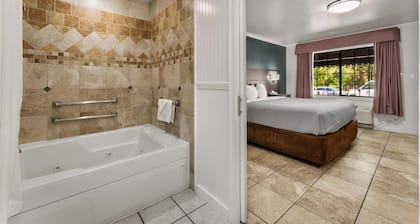 Econo Lodge Inn & Suites Heavenly Village Area