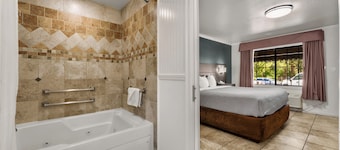 Econo Lodge Inn & Suites Heavenly Village Area