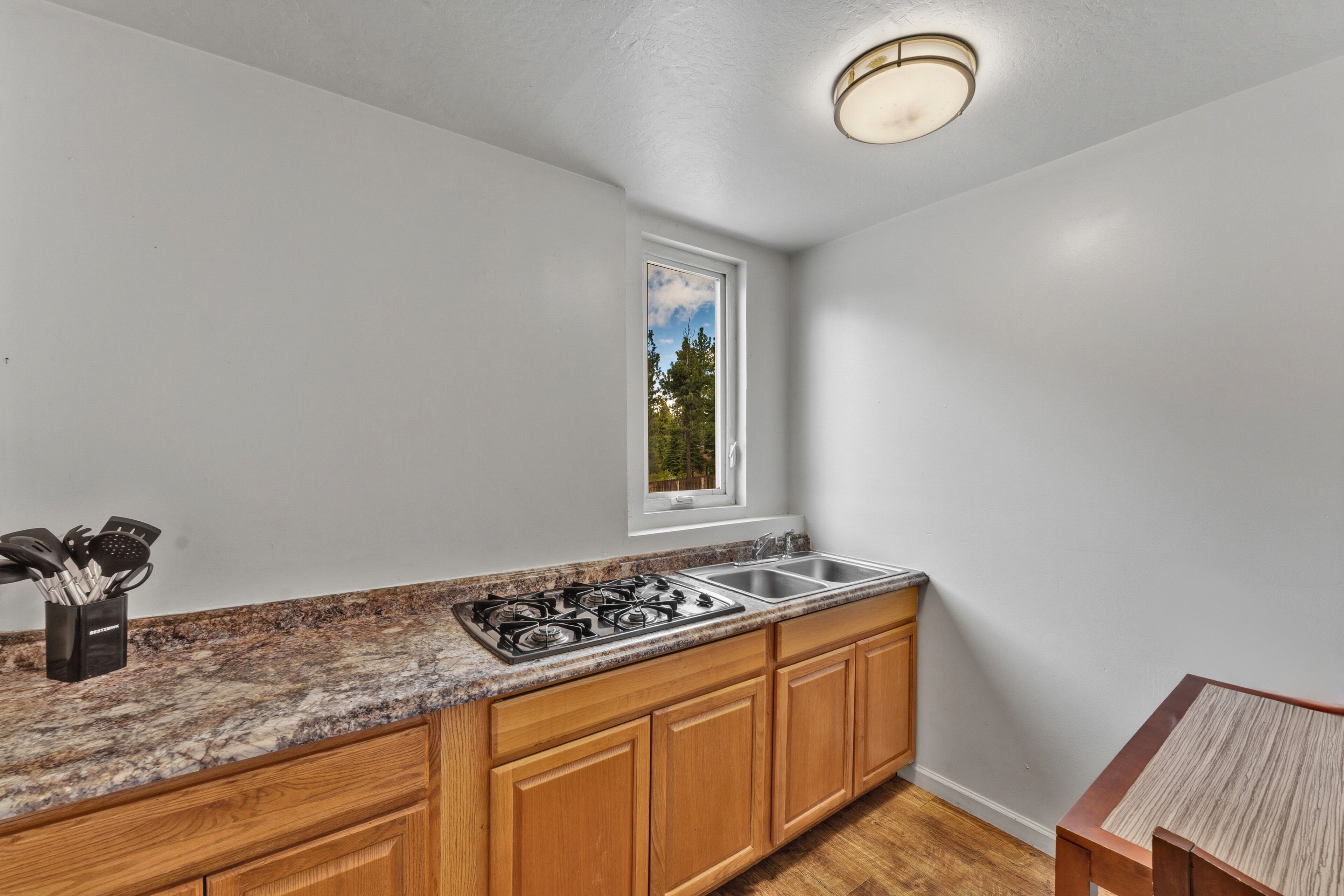 Suite, 1 King Bed, Non Smoking, Kitchenette | Private kitchen | Fridge, microwave, high chair