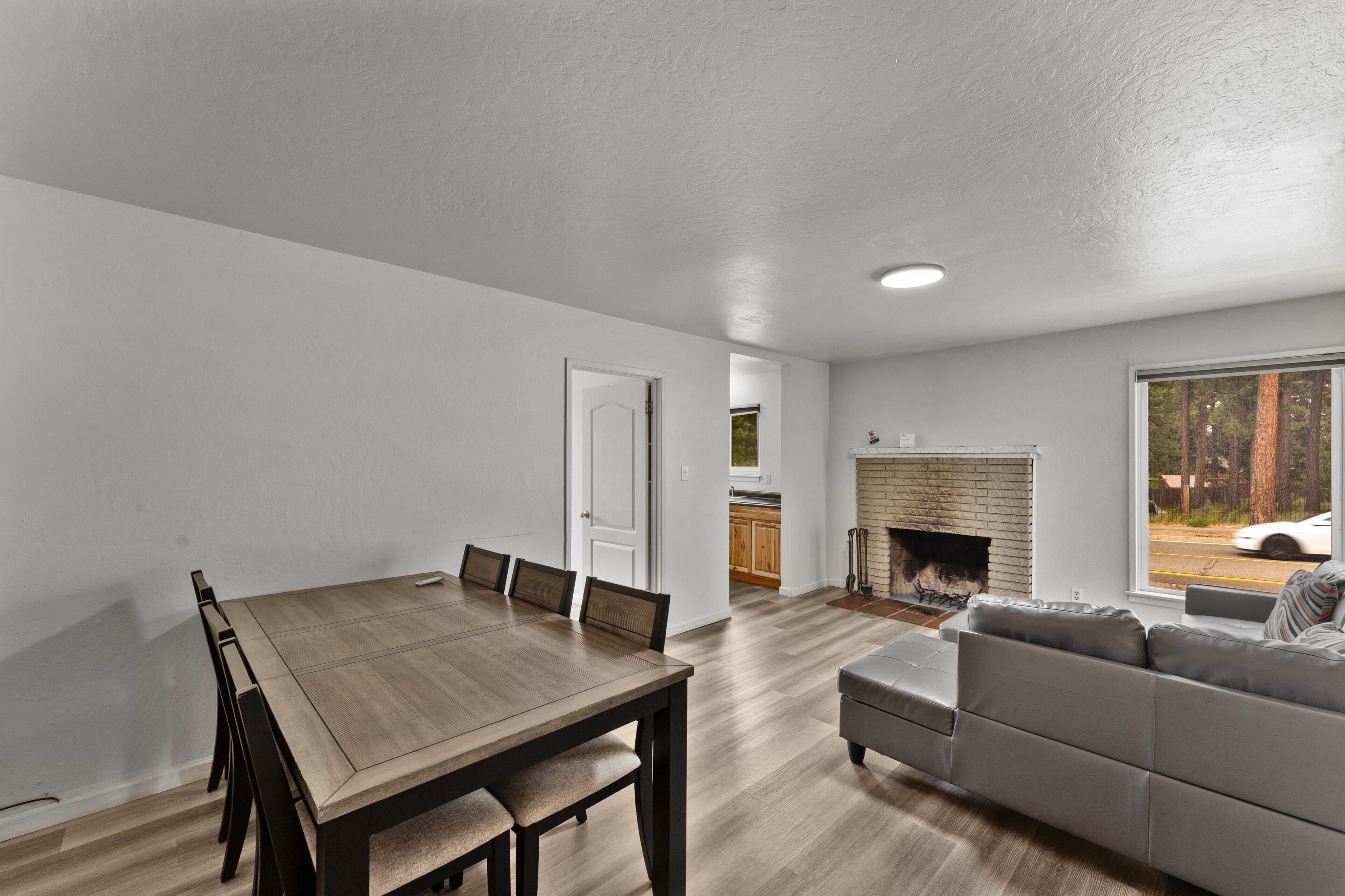 Room, 2 Double Beds, Non Smoking (Efficiency) | Living area