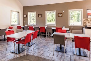 Café da manhã continental grátis todos os dias