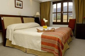 Pillow-top beds, minibar, in-room safe, desk - Almeria Hotel (Salta)