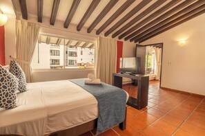 Rainbow Paradise 2 Bedroom Apartment | 1 개의 침실, 고급 침구, 오리/거위털 이불, 미니바