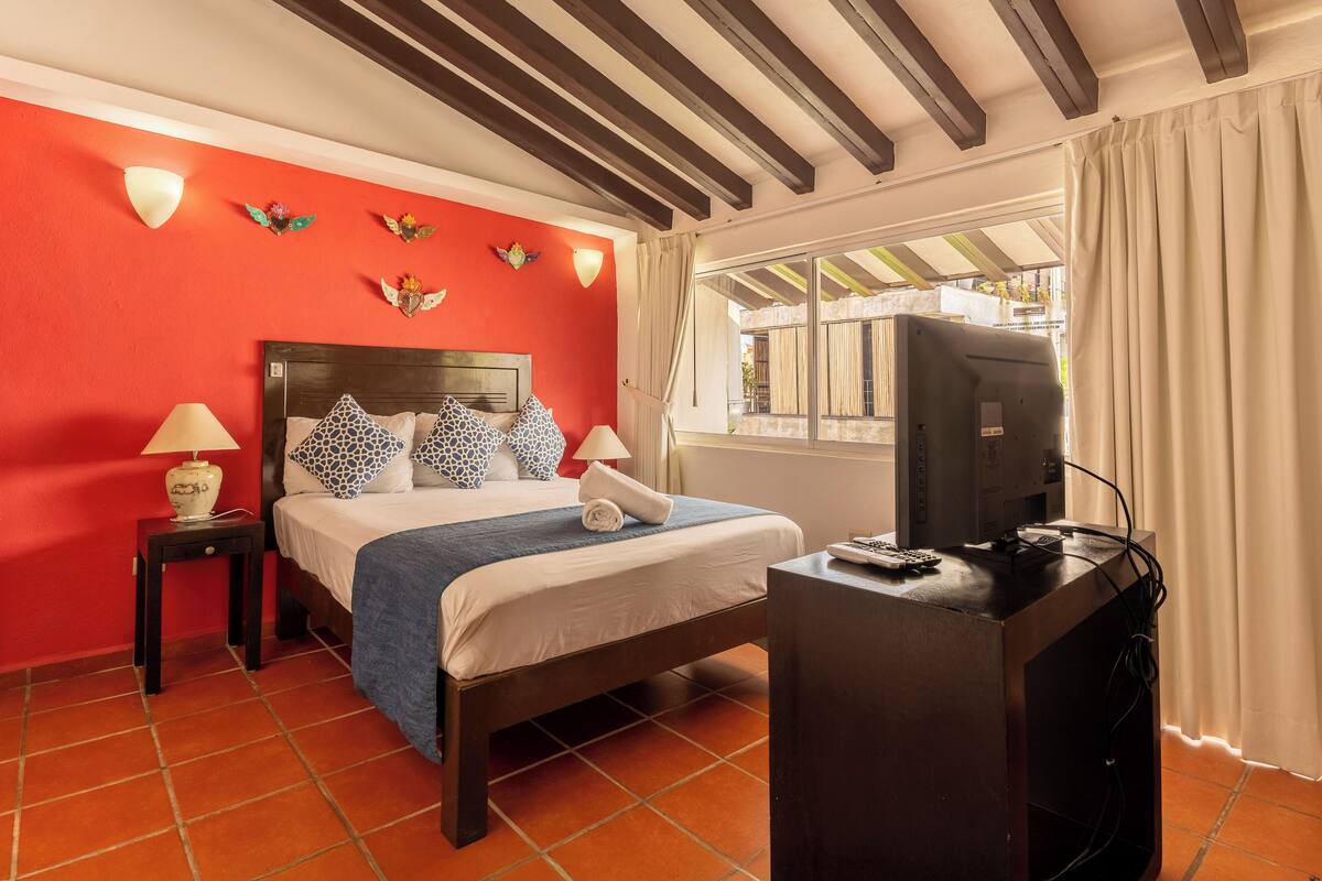 Rainbow Paradise 2 Bedroom Apartment | Premium bedding, down duvets, minibar, in-room safe