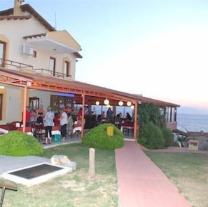 Outdoor dining - Prestige Residence Hotel (Kusadasi)