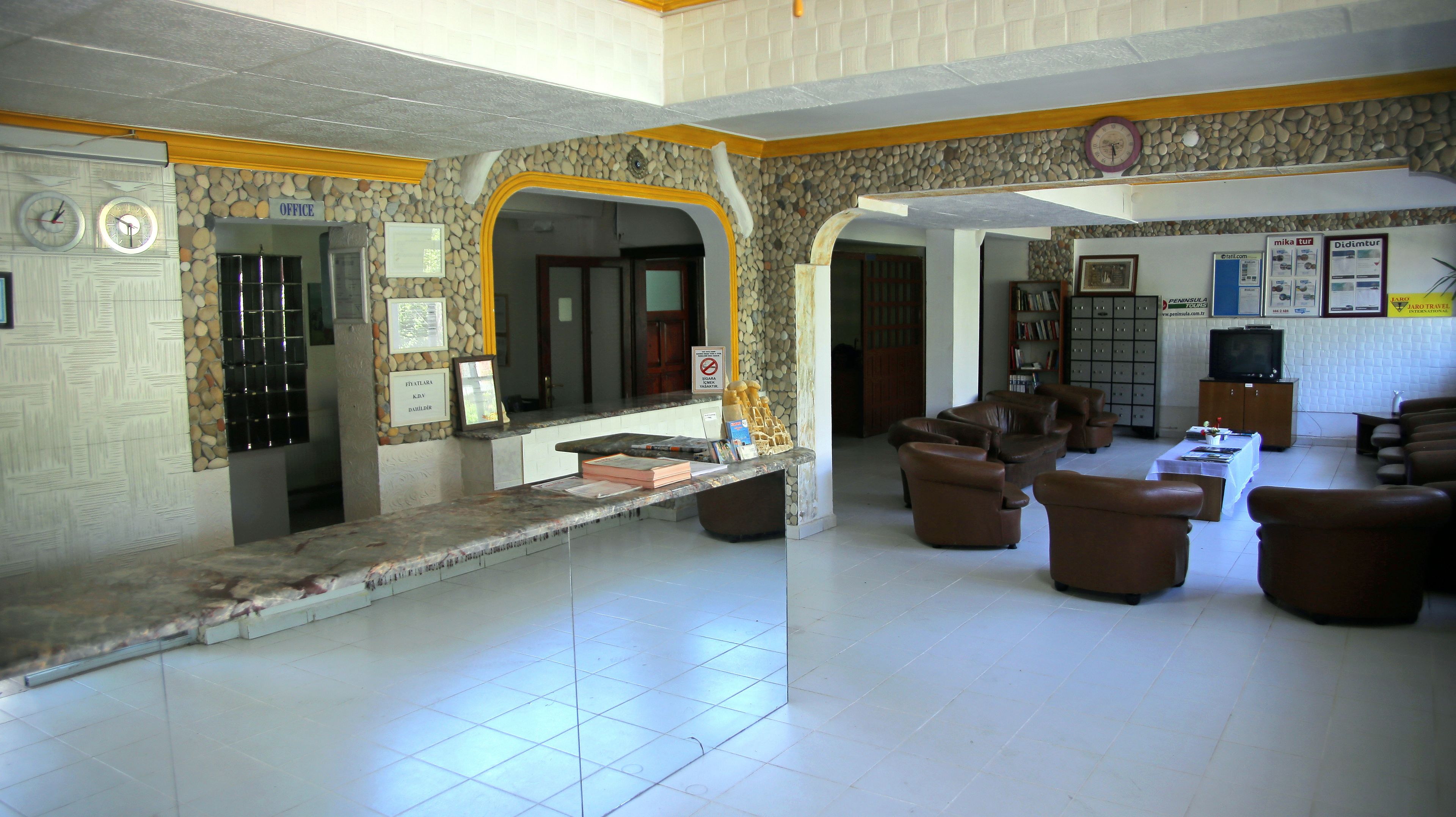 Coin salon dans le hall