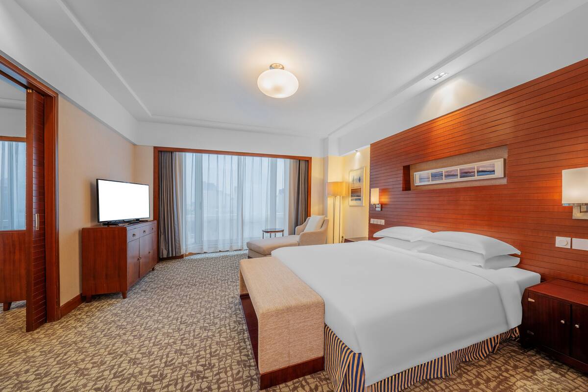 Suite Business, 1 cama de matrimonio grande | Caja fuerte, escritorio, cortinas opacas y tabla de planchar con plancha