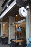 供应早餐、午餐和晚餐