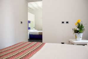 三人房 | 房內夾萬、獨特裝修、書桌、遮光窗簾/窗簾