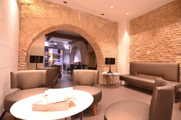 Coin salon dans le hall