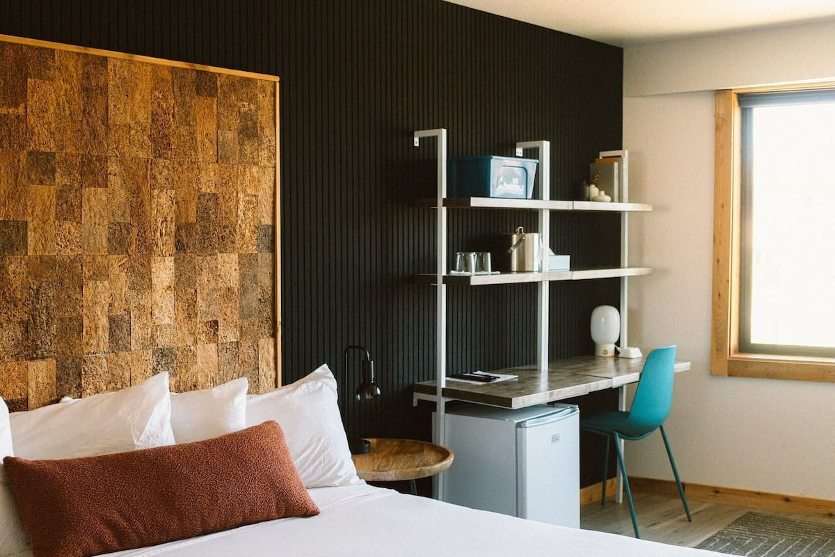 West King | Betten mit Memory-Foam-Matratzen, Zustellbetten, kostenloses WLAN