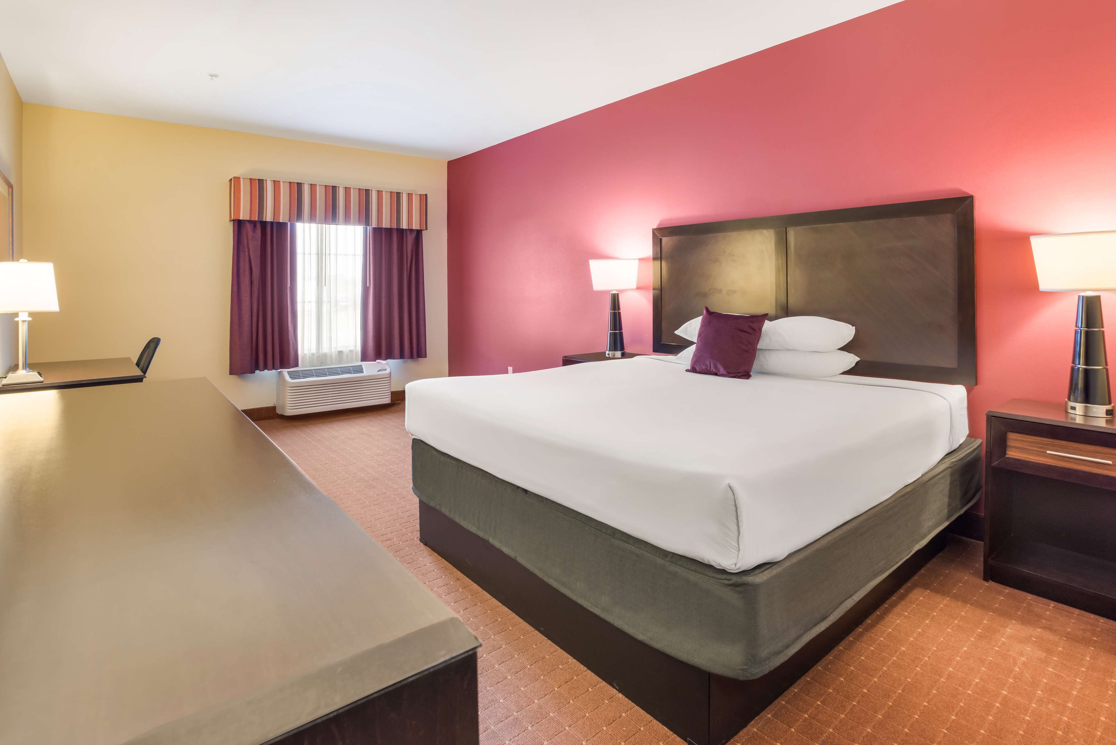 desk, rollaway beds, free wifi, bed sheets