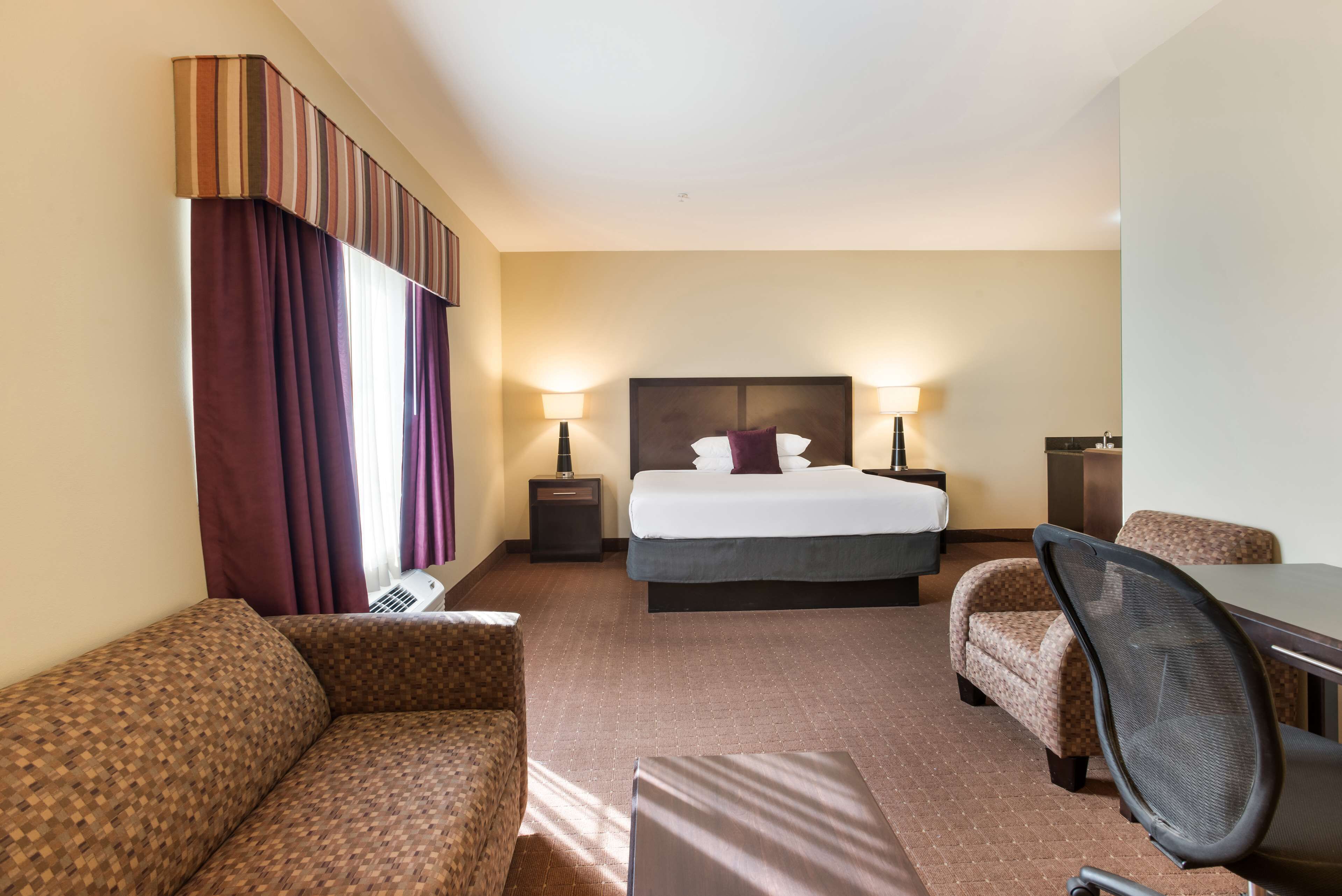 desk, rollaway beds, free wifi, bed sheets