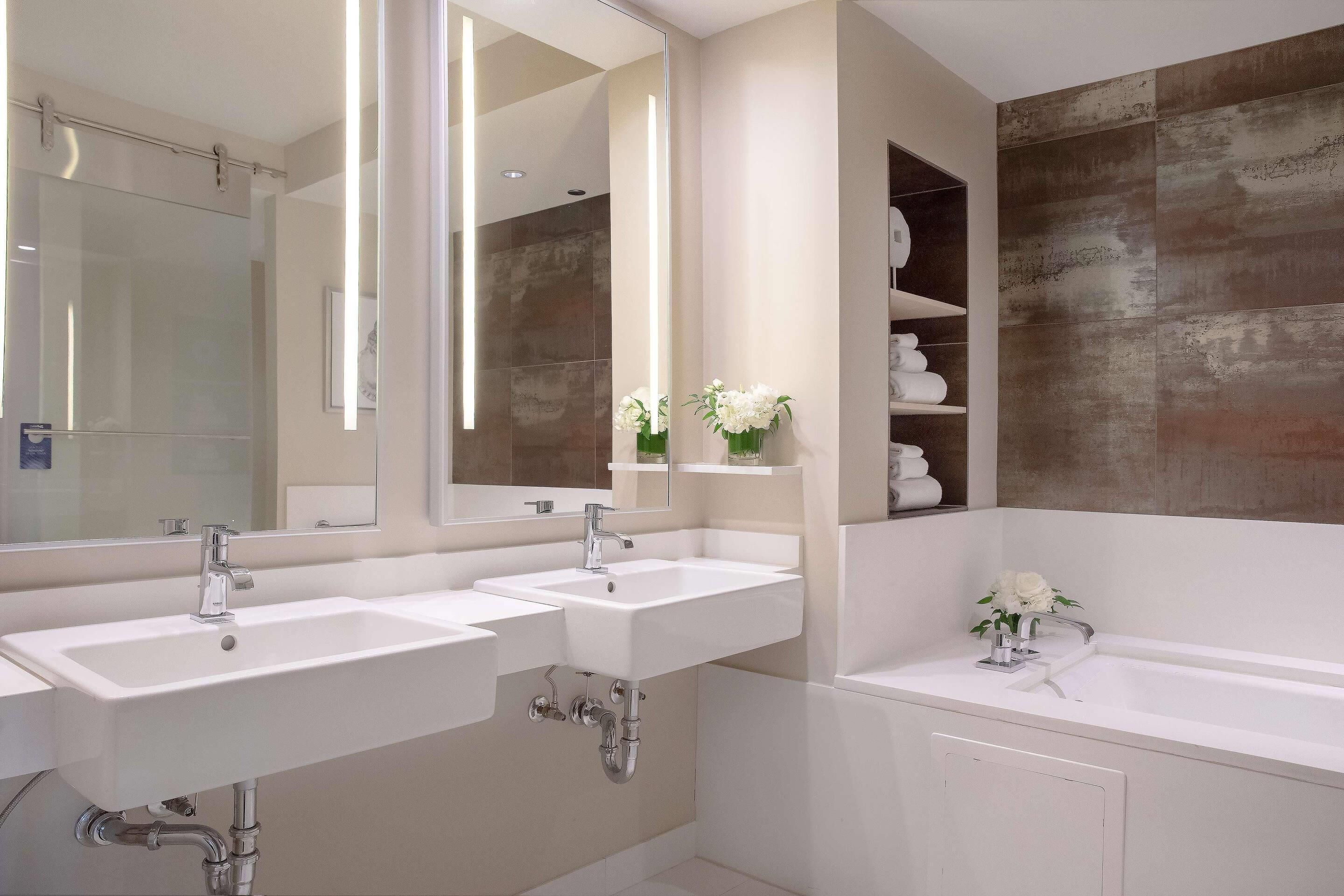 hypo-allergenic bedding, minibar, in-room safe, desk