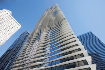 Hotel Exterior at Radisson Blu Aqua Hotel Chicago