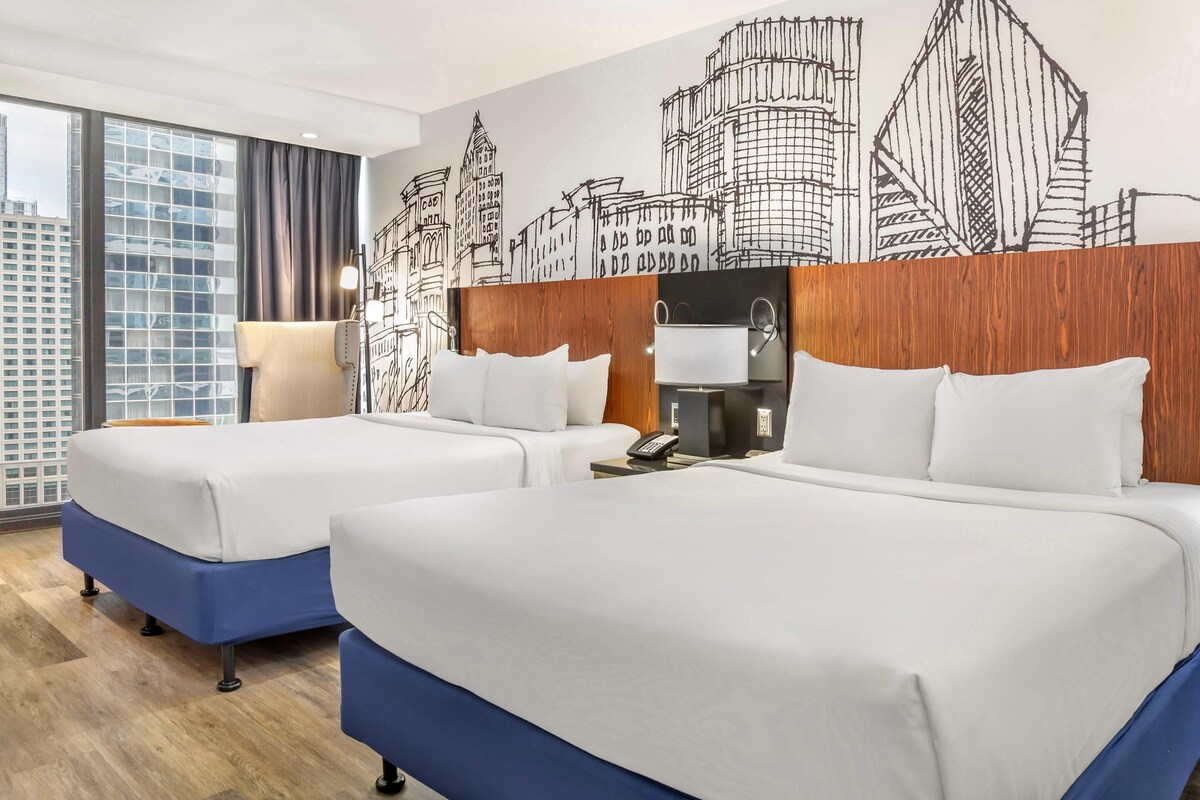 Hypo-allergenic bedding, minibar, in-room safe, desk