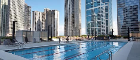 Piscine couverte, piscine extérieure (ouverte en saison)