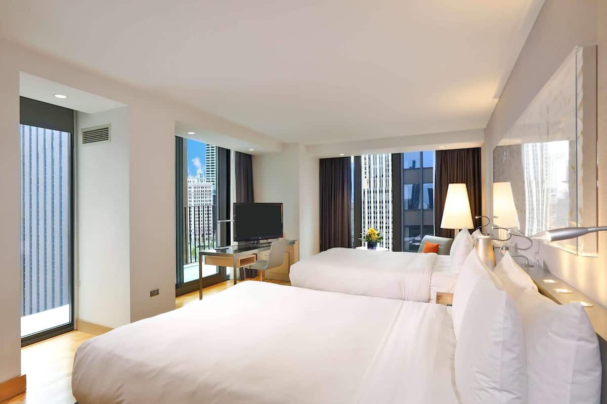 Bộ đồ giường kháng dị ứng, minibar, két bảo mật tại phòng, bàn