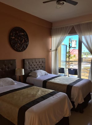 In-room safe, free WiFi - Park Hotel (Limón)