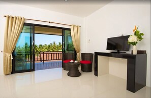 Jungle House furthest away from the beach with Double Bed   | Garden view