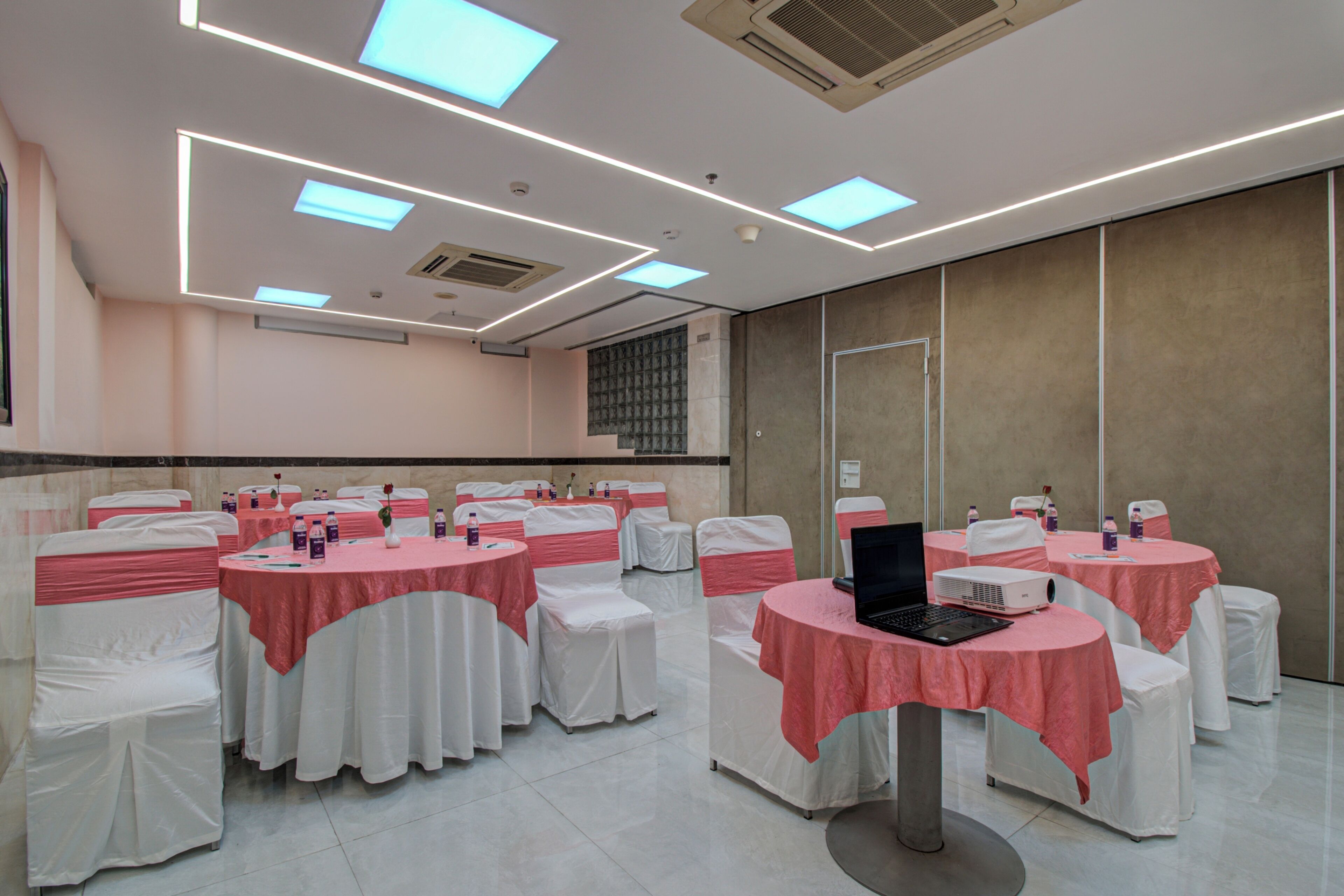 Photo - Iris Park Hotel New Delhi