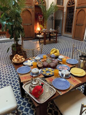 Free daily full breakfast - Hôtel Riad la clé de Fes (Fes)