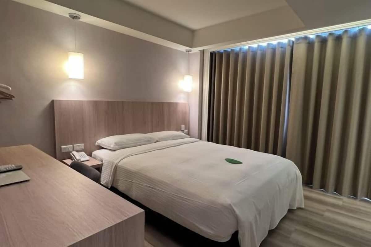Premium bedding, down comforters, pillowtop beds, minibar