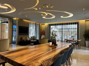 Lobby sitting area - Forward Hotel Taipei (Taipei)