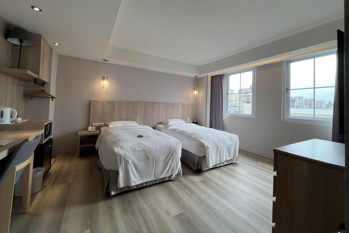 Superior Twin Room | Premium bedding, down comforters, pillowtop beds, minibar
