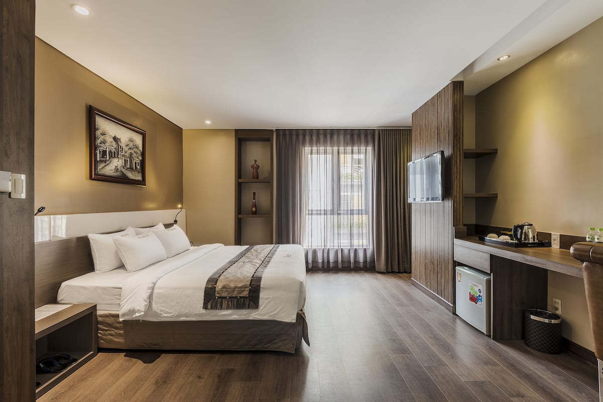 Premium Double Room | Minibar, in-room safe, free WiFi, bed sheets