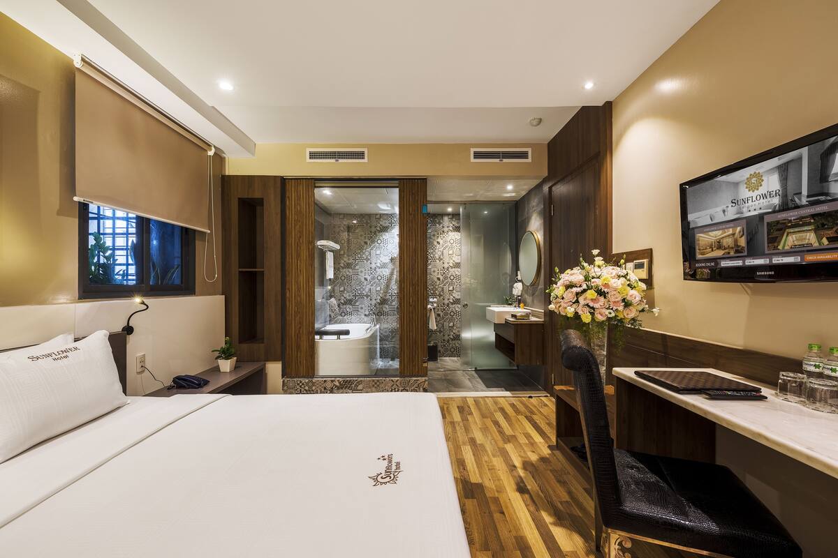 Deluxe Double Room | Minibar, in-room safe, desk, laptop workspace