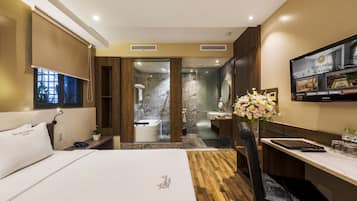 Deluxe tweepersoonskamer | Een minibar, een kluis op de kamer, gratis wifi, beddengoed