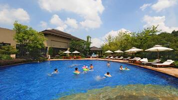 Hồ bơi trong nhà, hồ bơi ngoài trời