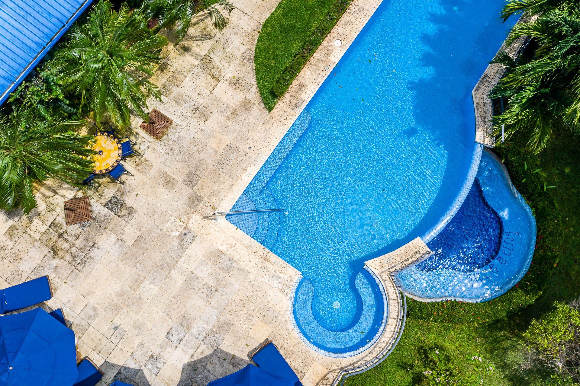 outdoor pool, pool umbrellas