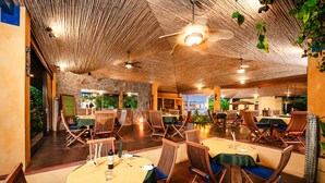 A restaurant with wooden ceiling and tables set for dining. - Hotel Luna Azul (Cuajiniquil)