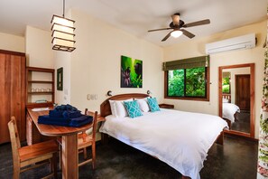 平房 | 高档床上用品、客房内保险箱、特色装修、笔记本电脑工作区