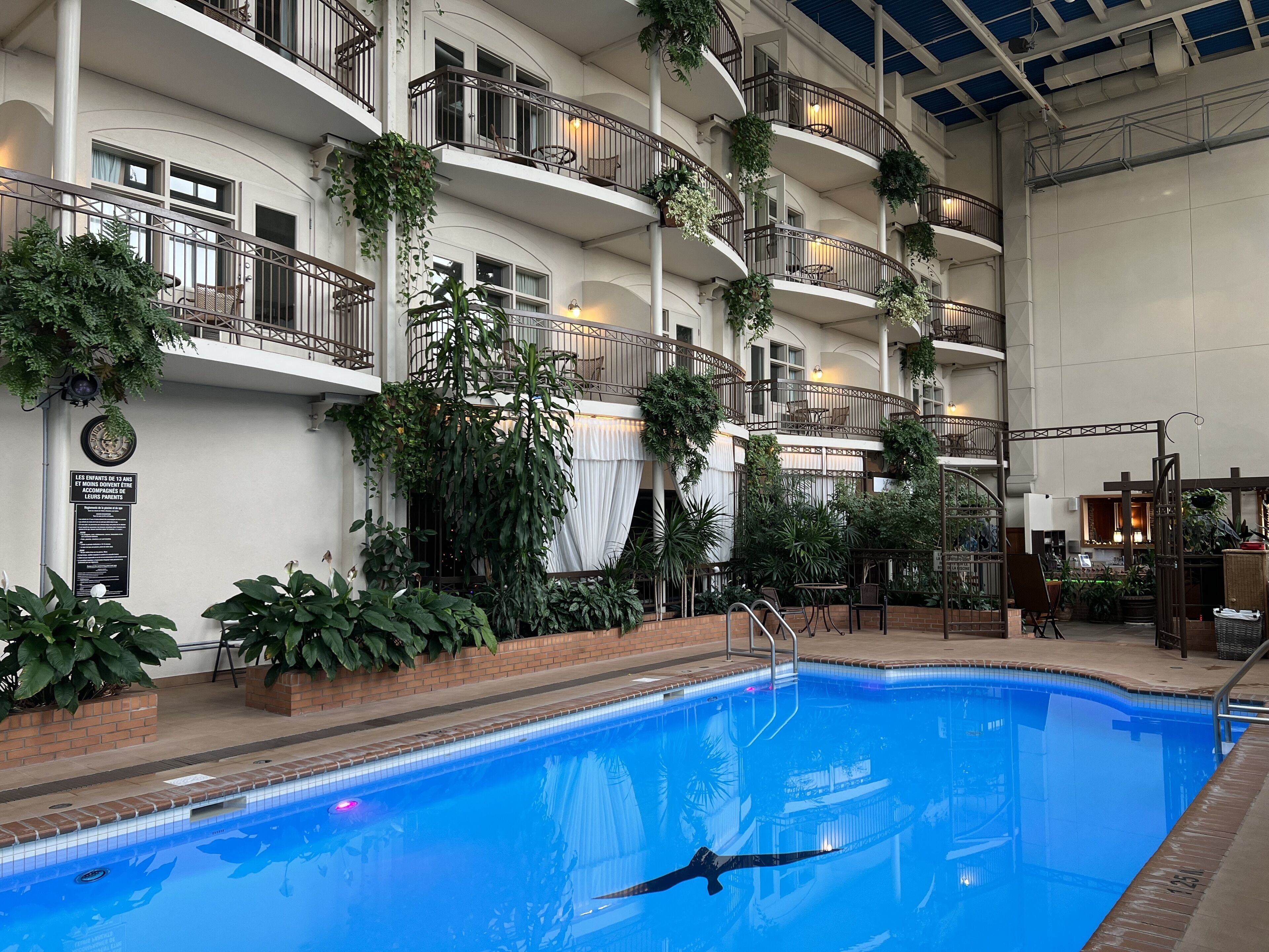 من حمّاما ت السباحة المغطاة